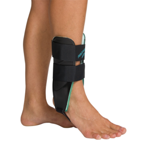 Microwave Activated Patented Duplex aircell system to enhance circulation and reduce swelling * Universal semi-rigid shells prevent further injury while allowing normal ambulation * Pre-Inflated aircell and adjustable heel pad for easy fit * Indications: Ankle sprain & chronic ankle instability *