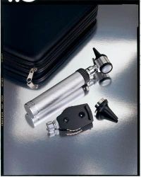 Diagnostics Ophthalmoscope head with lens wheel features 25 corrective lenses from -20 to +20 diopters * Otoscope head with removable 4x
magnifying lens, and insufflator fitting * Bayonet head locking mounts for secure connection to the battery handle *